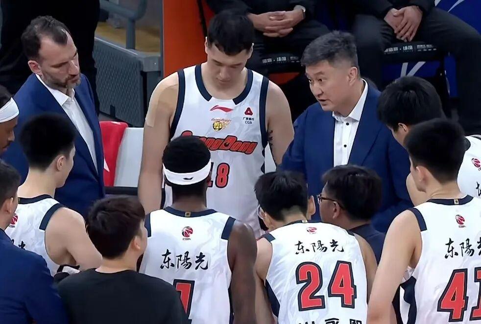 OB电竞官方网站-广东男篮大胜,张皓嘉正负值+49,陈家政亮眼 黄明依不受杜锋待见